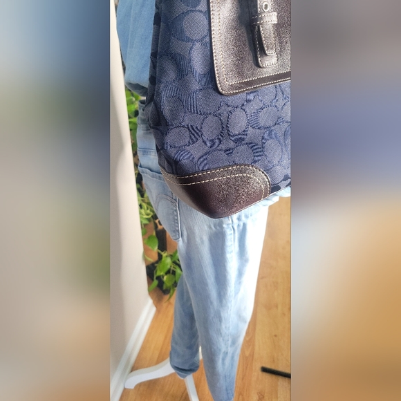 Coach - Picture 5 of 5